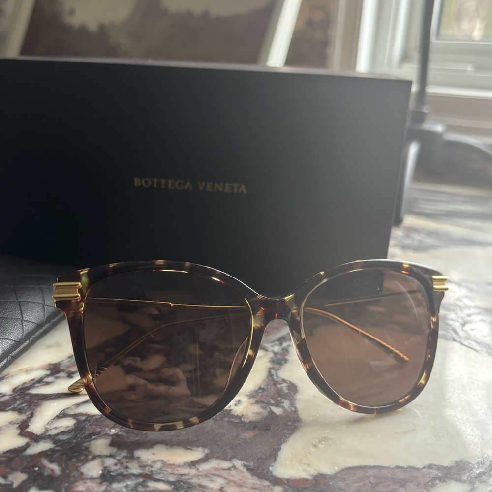 *SOLD* BOTTEGA VENETA tortoise sunglasses